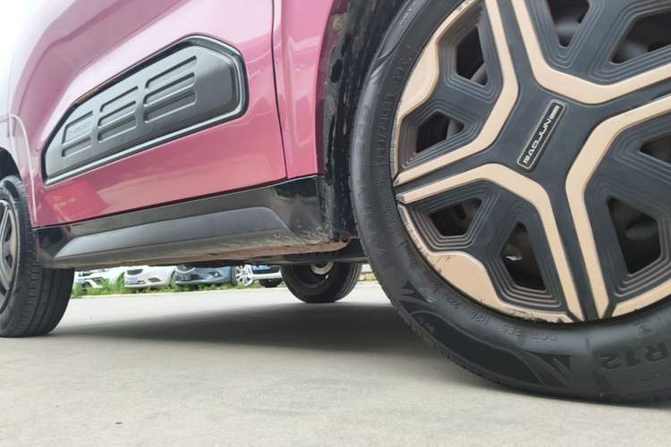 Used Baojun E200 2019 250KM Smart Drive Edition Right Side Sill
