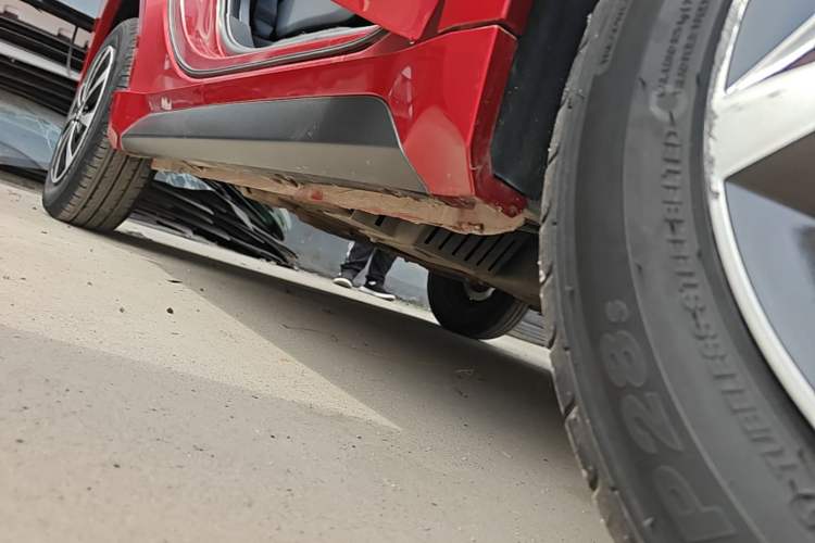 Used Baojun E200 2019 250KM Smart Drive Edition Right Side Sill