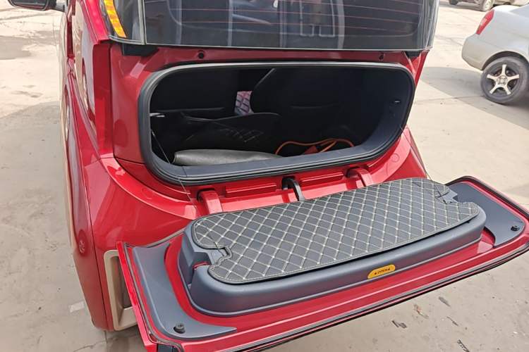 Used Baojun E200 2019 250KM Smart Drive Edition Trunk