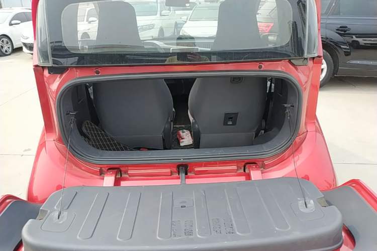 Used Baojun E200 2019 250KM Smart Drive Edition Trunk