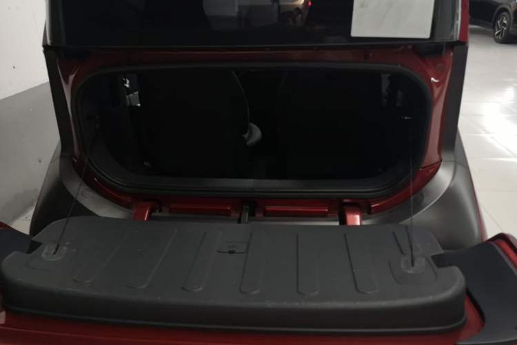 Used Baojun E200 2019 250KM Smart Drive Edition Trunk