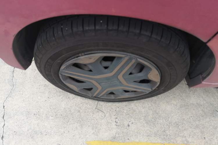 Used Baojun E200 2019 250KM Smart Drive Edition Right Rear Wheel Hub