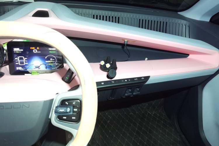 Used Baojun E200 2019 250KM Smart Enjoyment Version Audio And AC Panel