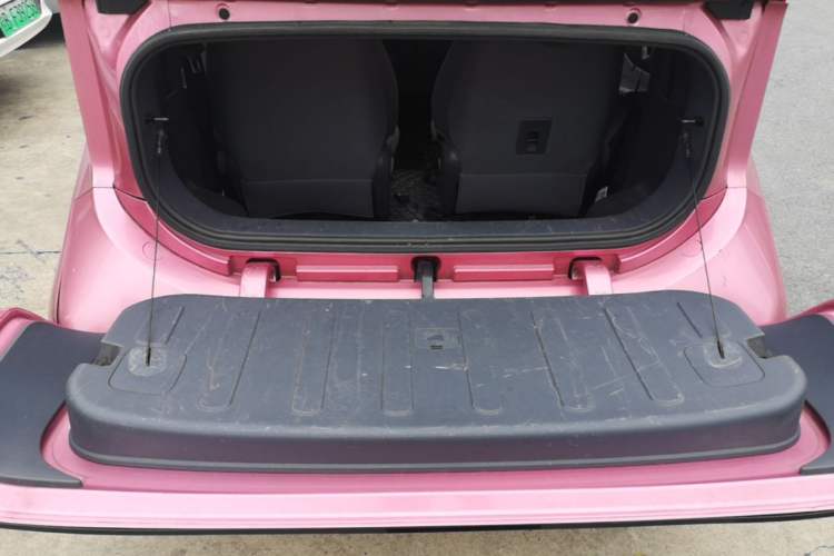 Used Baojun E200 2019 250KM Smart Drive Edition Trunk