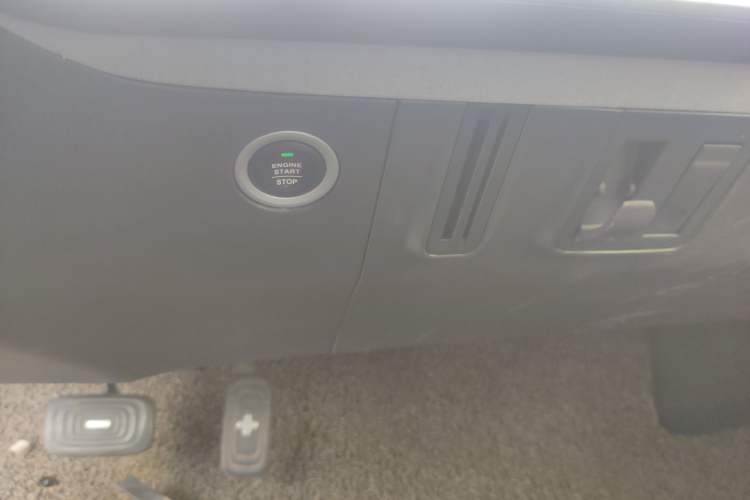 Used Baojun E200 2019 250KM Smart Enjoyment Version Audio And AC Panel