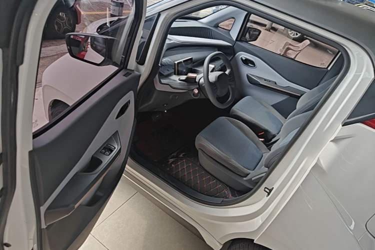 Used Baojun E200 2019 250KM Smart Drive Edition Driver Seat
