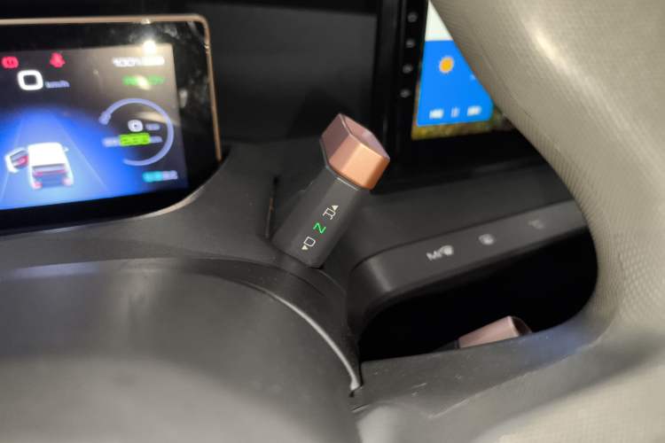 Used Baojun E200 2019 250KM Smart Drive Edition Gear Lever