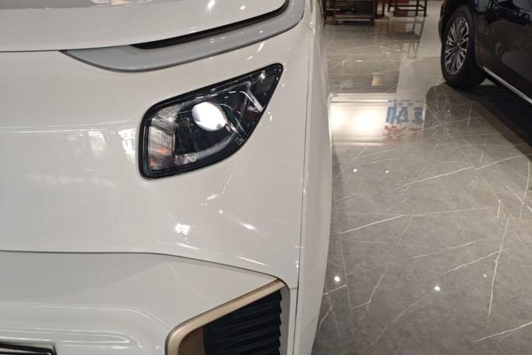 Used Baojun E200 2019 250KM Smart Enjoyment Version Left Front Headlight