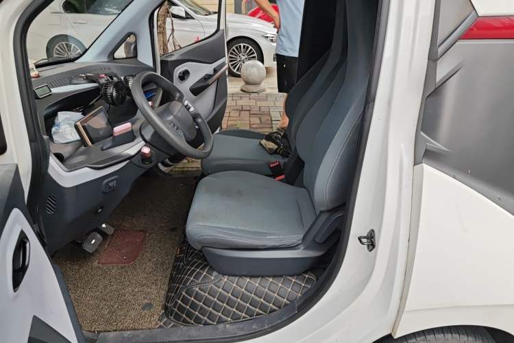 Used Baojun E200 2019 250KM Smart Drive Edition Left Front Seat