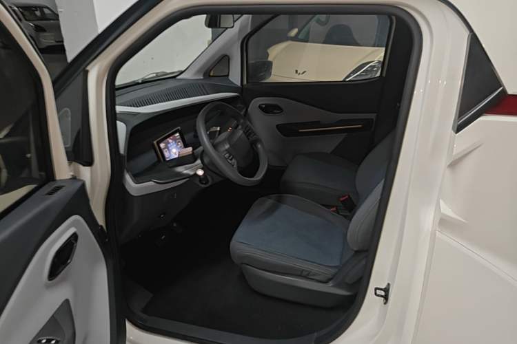 Used Baojun E200 2019 250KM Smart Drive Edition Left Front Seat