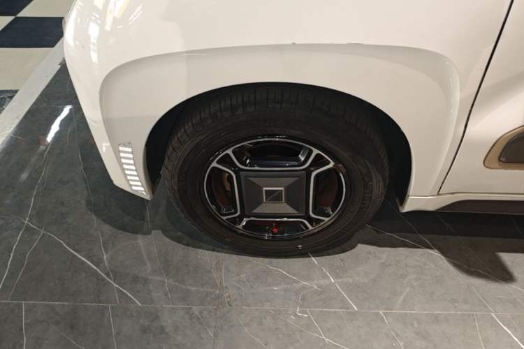 Used Baojun E200 2019 250KM Smart Enjoyment Version Left Front Wheel Hub