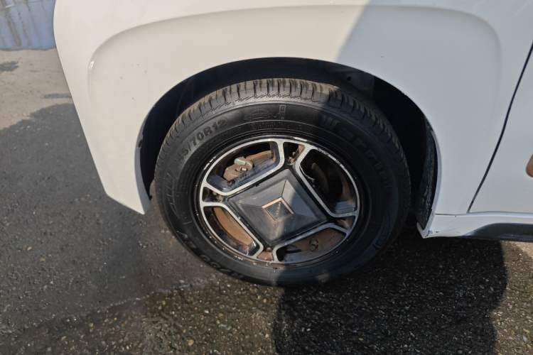 Used Baojun E200 2019 250KM Smart Enjoyment Version Left Front Wheel Hub
