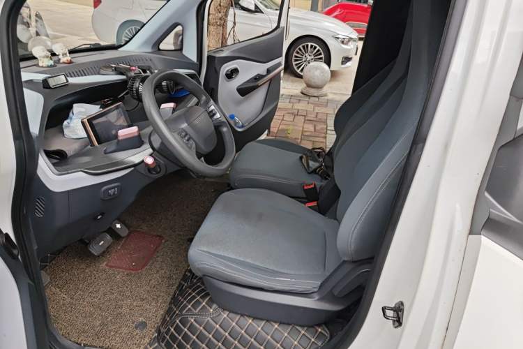 Used Baojun E200 2019 250KM Smart Drive Edition Left Rear Seat