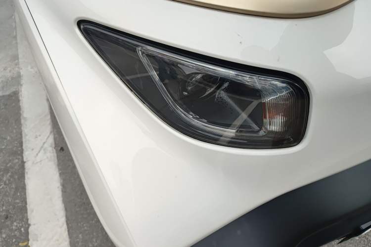 Used Baojun E200 2019 250KM Smart Drive Edition Right Front Headlight