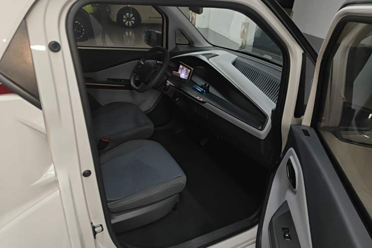 Used Baojun E200 2019 250KM Smart Drive Edition Right Front Seat