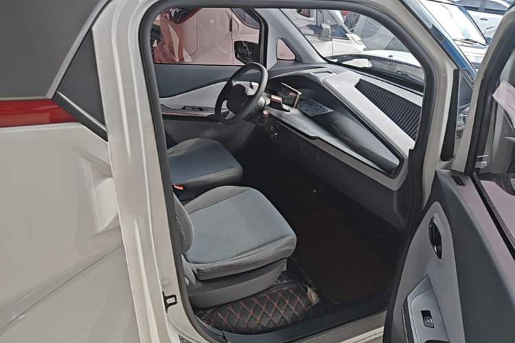 Used Baojun E200 2019 250KM Smart Drive Edition Right Front Seat