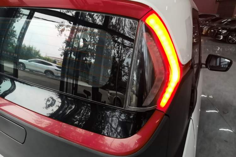 Used Baojun E200 2019 250KM Smart Drive Edition Right Rear Taillight