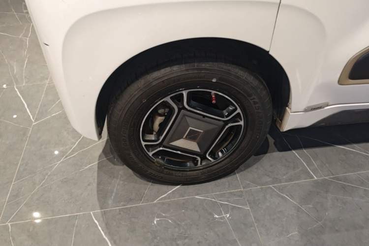Used Baojun E200 2019 250KM Smart Enjoyment Version Right Rear Wheel Hub