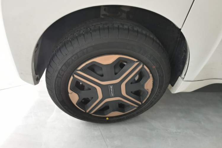 Used Baojun E200 2019 250KM Smart Drive Edition Right Rear Wheel Hub