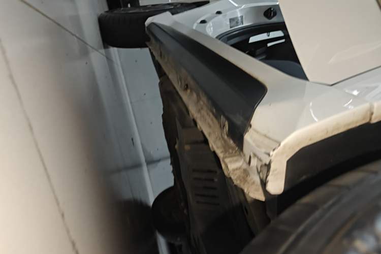 Used Baojun E200 2019 250KM Smart Drive Edition Right Side Sill