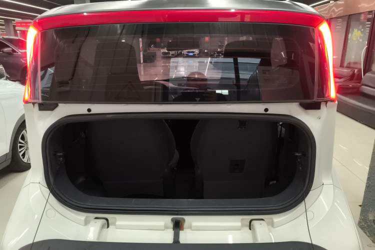 Used Baojun E200 2019 250KM Smart Drive Edition Trunk