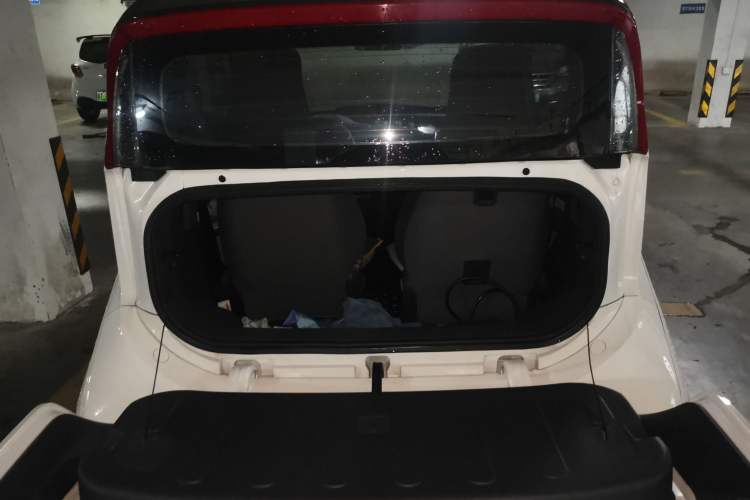 Used Baojun E200 2019 250KM Smart Drive Edition Trunk