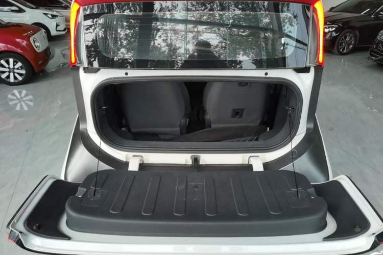 Used Baojun E200 2019 250KM Smart Drive Edition Trunk