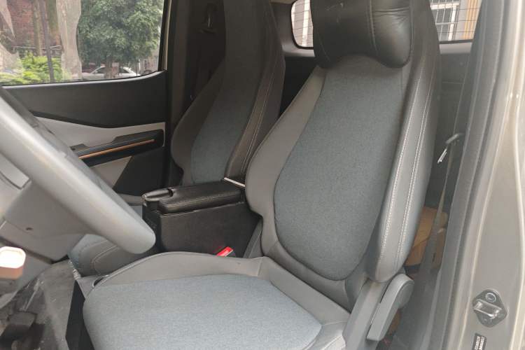 Used Baojun E200 2020 305KM Smart Drive Version Left Rear Seat