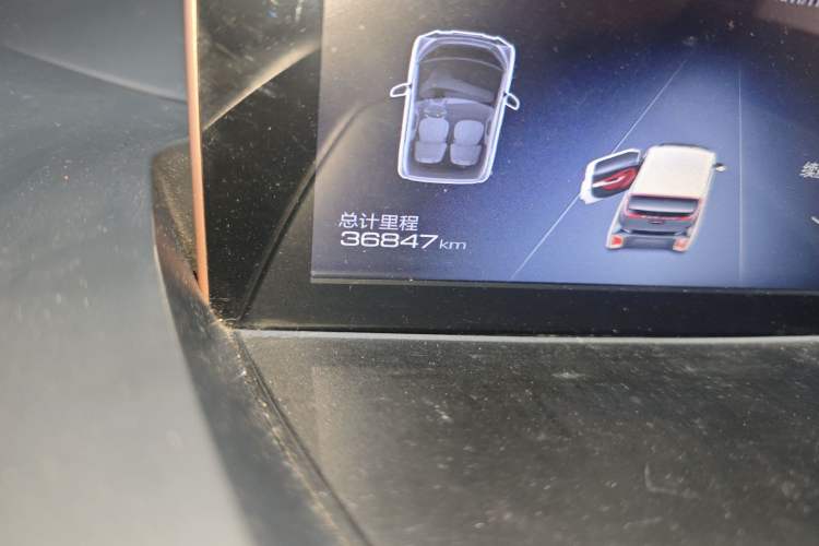 Used Baojun E200 2020 305KM Smart Drive Version Odometer Close Up