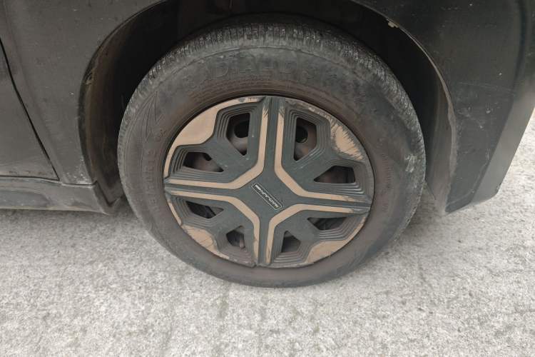 Used Baojun E200 2020 305KM Smart Drive Version Right Front Wheel Hub