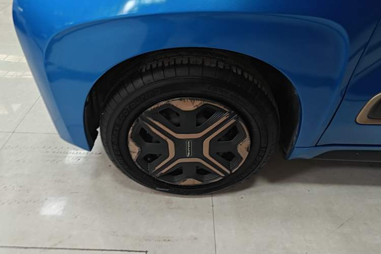 Used Baojun E200 2020 305KM Smart Drive Version Left Front Wheel Hub