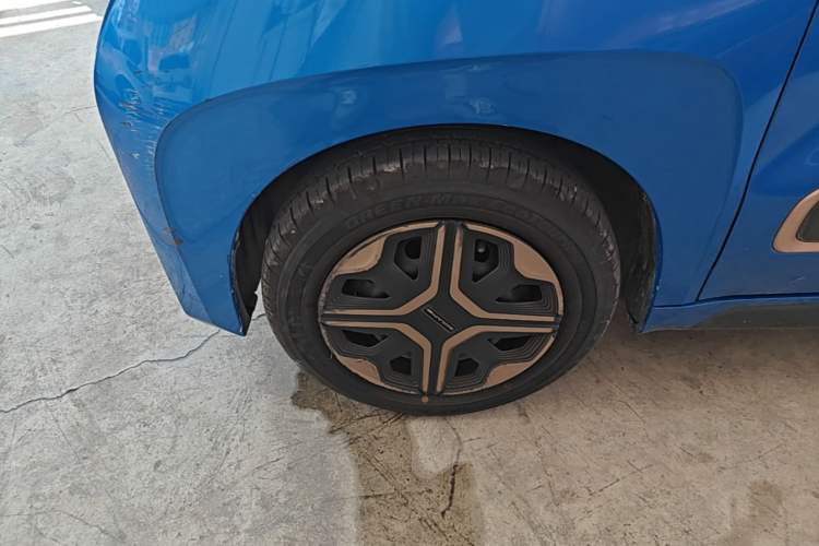 Used Baojun E200 2020 305KM Smart Drive Version Left Front Wheel Hub