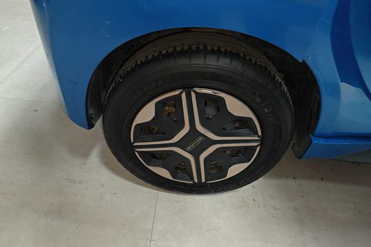 Used Baojun E200 2020 305KM Smart Drive Version Right Rear Wheel Hub