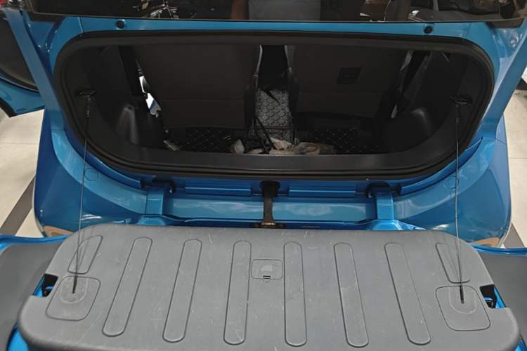 Used Baojun E200 2020 305KM Smart Drive Version Trunk