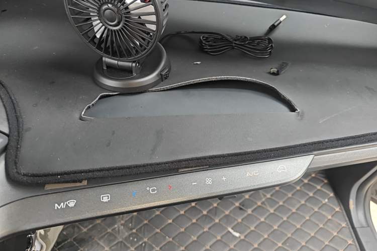 Used Baojun E200 2020 305KM Smart Drive Version Audio And AC Panel