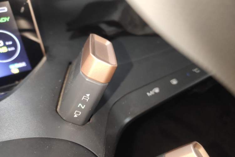 Used Baojun E200 2020 305KM Smart Drive Version Gear Lever