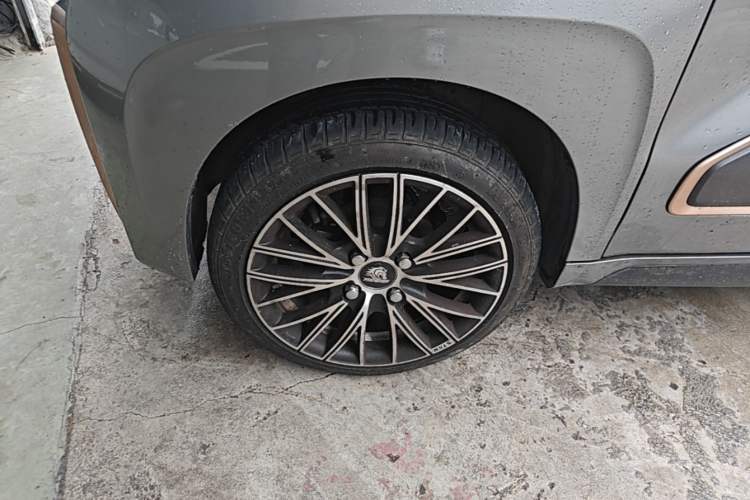 Used Baojun E200 2020 305KM Smart Drive Version Left Front Wheel Hub