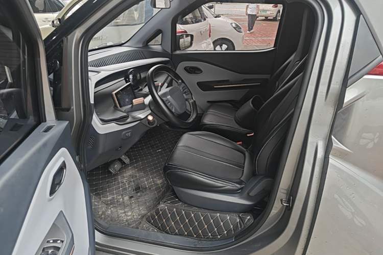 Used Baojun E200 2020 305KM Smart Drive Version Left Rear Seat