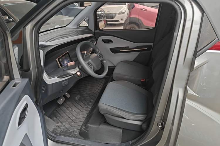 Used Baojun E200 2020 305KM Smart Drive Version Left Rear Seat
