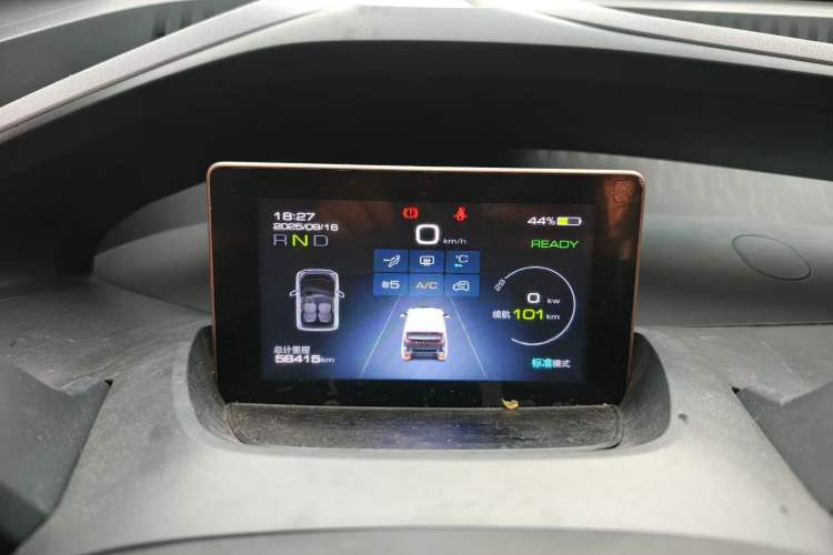 Used Baojun E200 2020 305KM Smart Drive Version Odometer Close Up