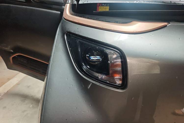 Used Baojun E200 2020 305KM Smart Drive Version Right Front Headlight