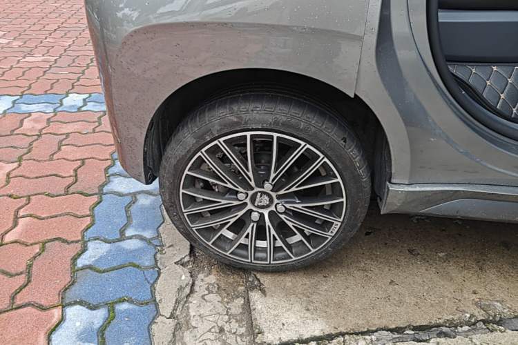 Used Baojun E200 2020 305KM Smart Drive Version Right Rear Wheel Hub