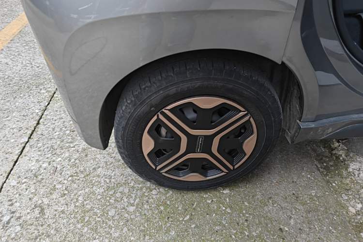 Used Baojun E200 2020 305KM Smart Drive Version Right Rear Wheel Hub