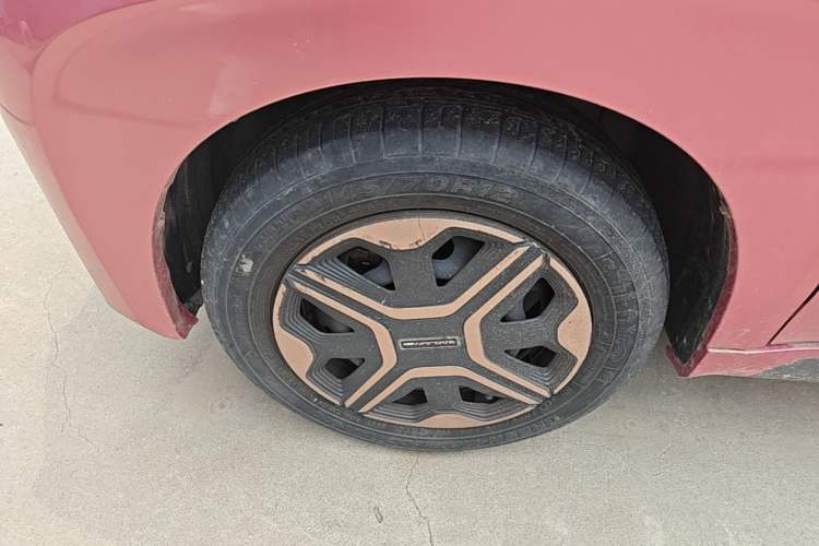 Used Baojun E200 2020 305KM Smart Drive Version Left Front Wheel Hub
