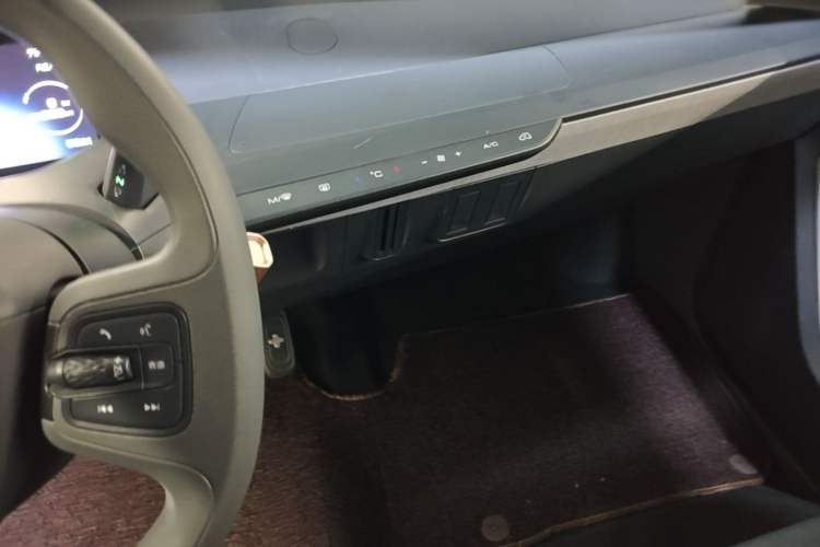 Used Baojun E200 2020 305KM Smart Enjoyment Version Audio And AC Panel