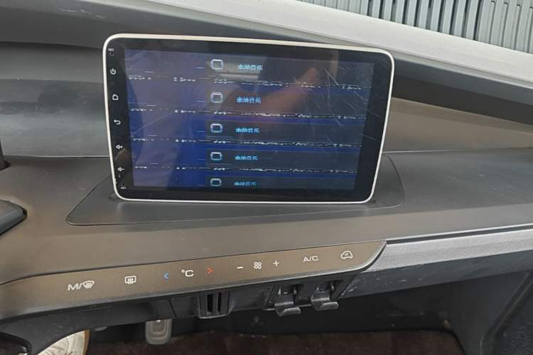 Used Baojun E200 2020 305KM Smart Drive Version Audio And AC Panel