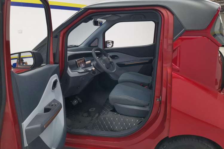 Used Baojun E200 2020 305KM Smart Drive Version Left Front Seat