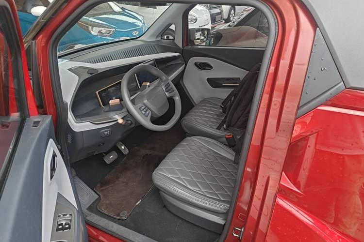 Used Baojun E200 2020 305KM Smart Drive Version Left Front Seat