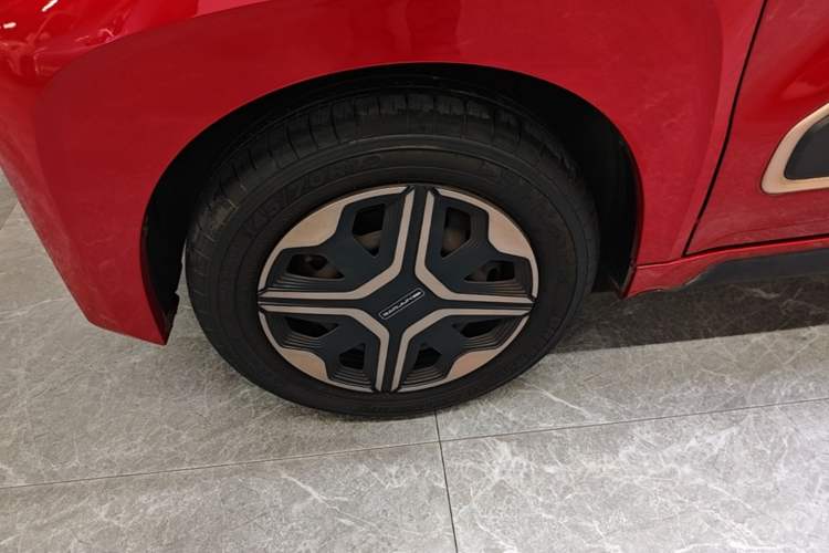 Used Baojun E200 2020 305KM Smart Enjoyment Version Left Front Wheel Hub