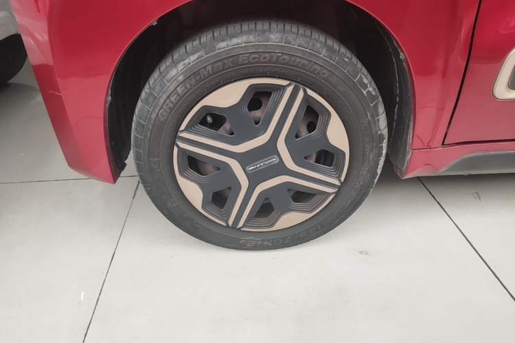 Used Baojun E200 2020 305KM Smart Drive Version Left Front Wheel Hub